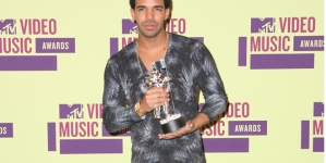 Drake Brings ‘Nothing Was The Same’ Album Cover To Life During VMA Performance